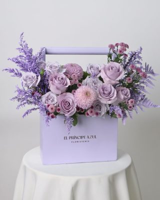 arreglo de flores lilas