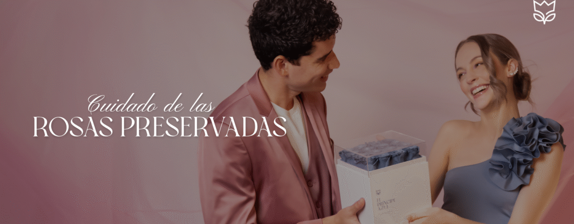 Rosas preservadas que capturan la belleza del tiempo detenido, cuidadosamente dispuestas en un elegante arreglo floral de El Príncipe Azul.