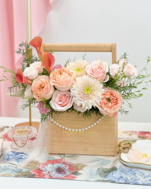 Es un gesto de amor eterno, pensado para honrar su luz, su belleza serena y la elegancia que deja huella en cada instante compartido.